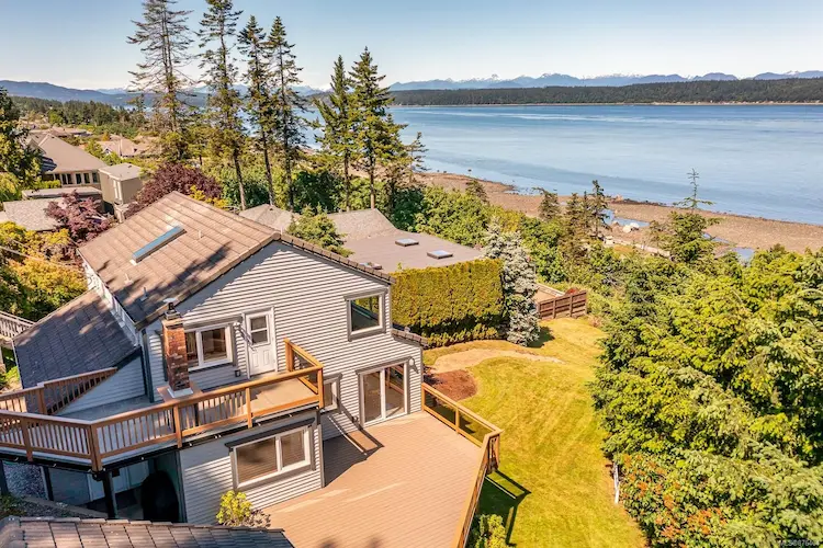 Beautiful Campbell River home with fresh exterior paint